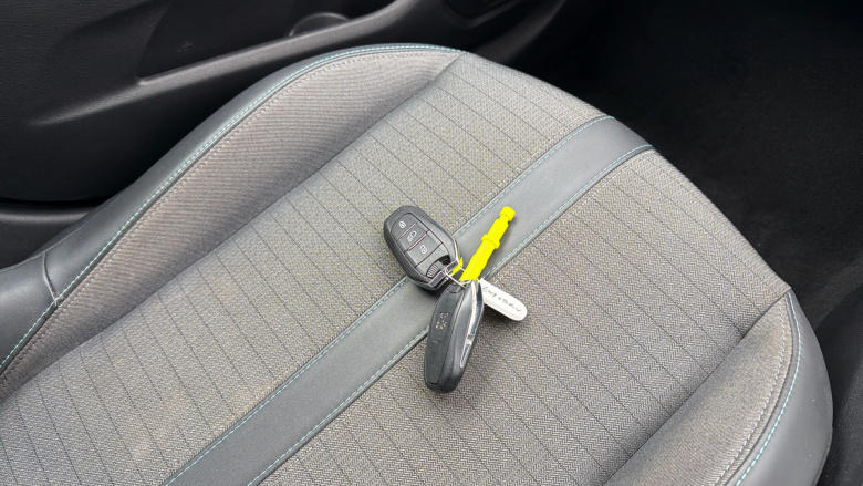 Peugeot 208 1.2 PureTech 100 Allure Premium 5dr Petrol Hatchback